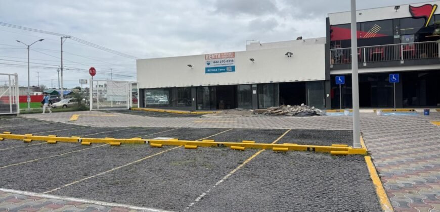 LOCAL EN RENTA EN PLAZA FONTANA